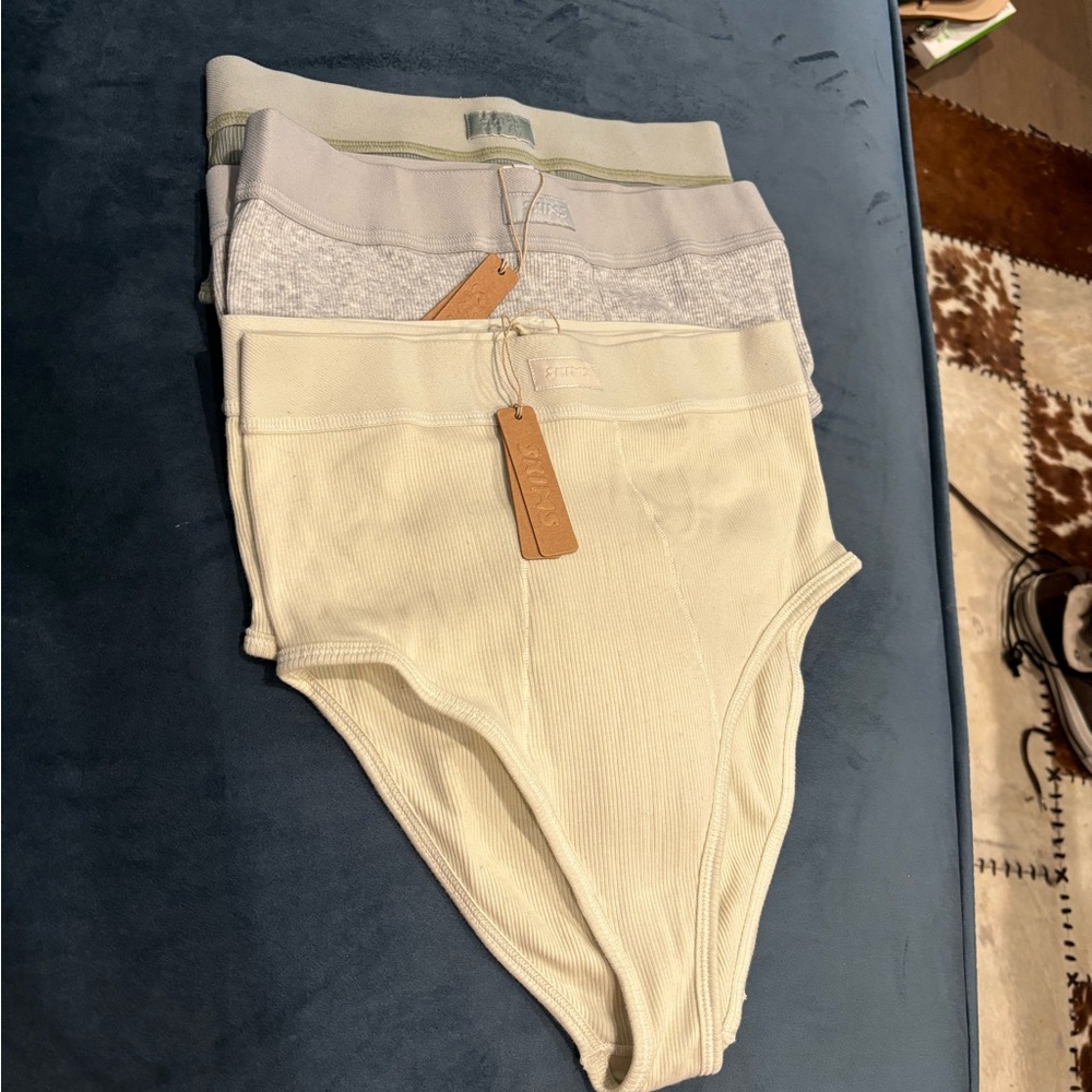 SKIMS UNDERWEAR - NWT / FIRST COME FIRST SERVE GETS TO PICK THE 3 COLORS!!!